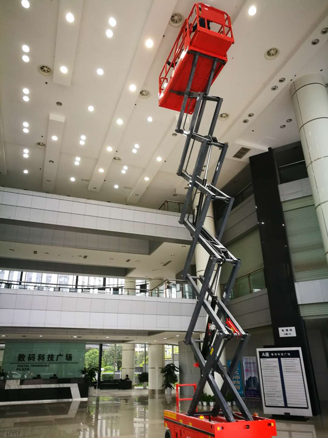 成都剪叉式升降機(jī)