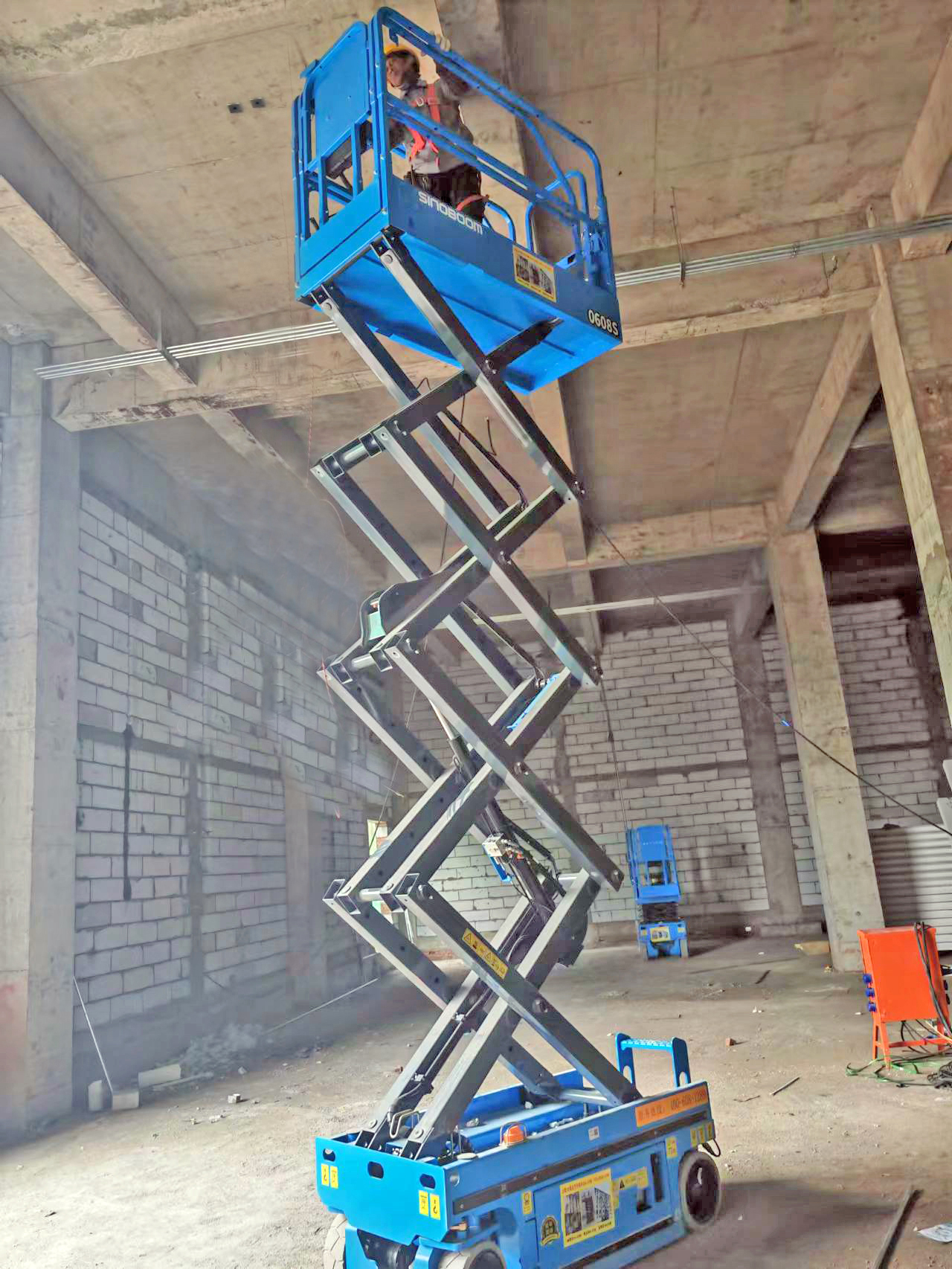 成都電動(dòng)剪叉升降機(jī)